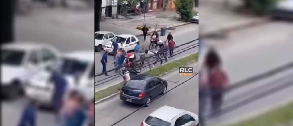 Video: vecinos golpearon a dos motochorros que habían robado un bolso