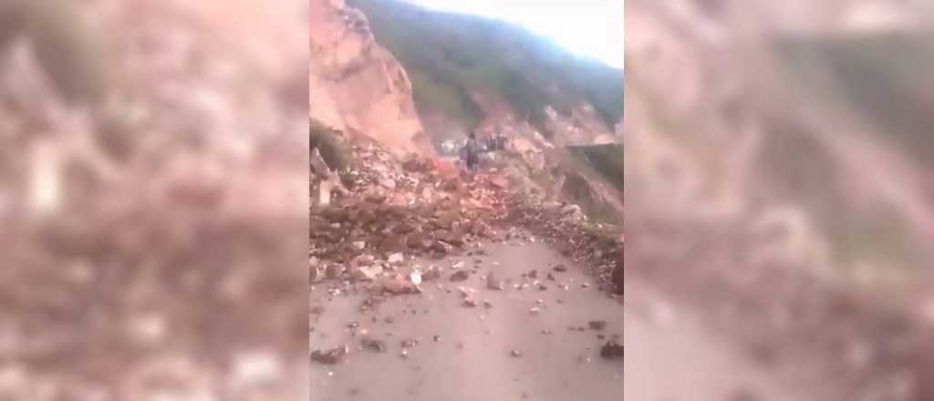 Video: una "bruja" quiso detener un derrumbe y termin&oacute; aplastada