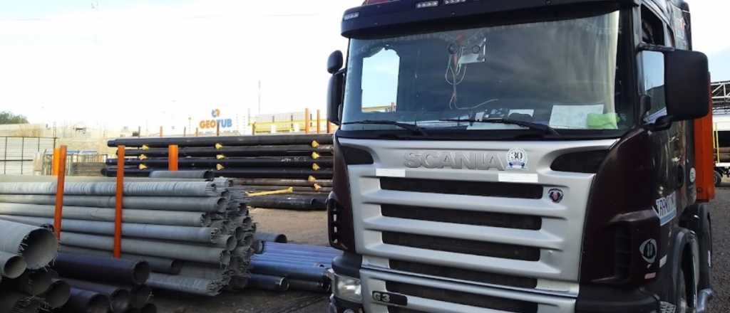 Un hombre muri&oacute; en Guaymall&eacute;n aplastado por un ca&ntilde;o de una tonelada