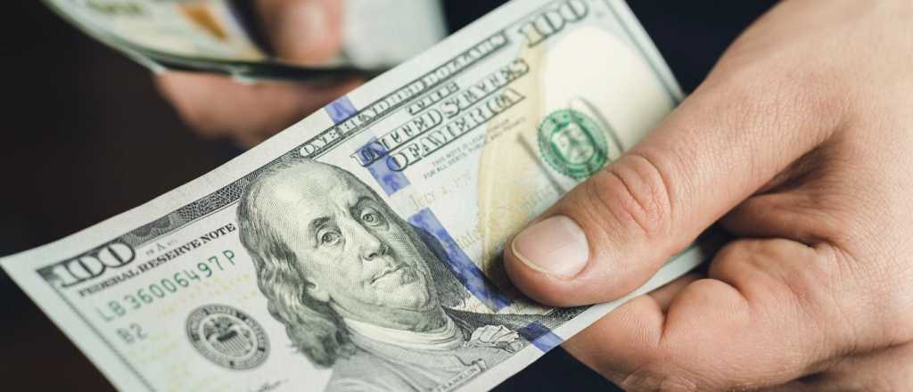 El dólar blue redondea una semana con una suba de 40 pesos