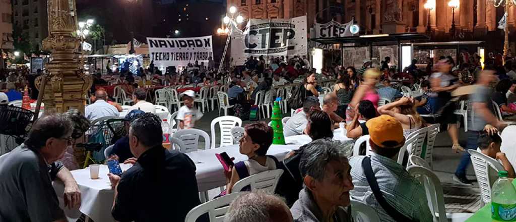 Video: el famoso cantante que fue la cena navide&ntilde;a de Grabois para los pobres