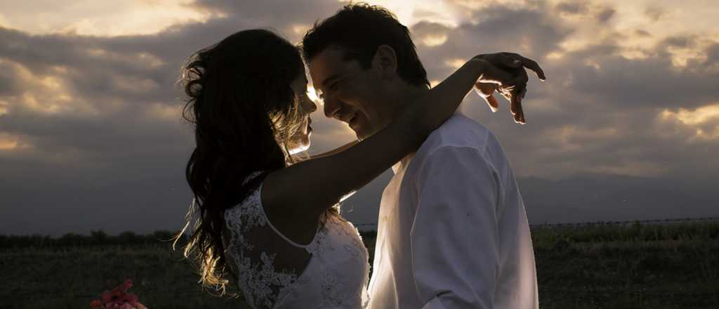 Se cruzaron miradas en el trabajo y así nació esta historia de amor