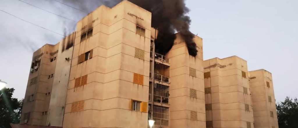 Soldaba una ventana y se incendi&oacute; un departamento en Ciudad
