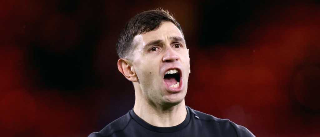 Video: con el Dibu otra vez imbatible, Aston Villa avanz&oacute; de ronda