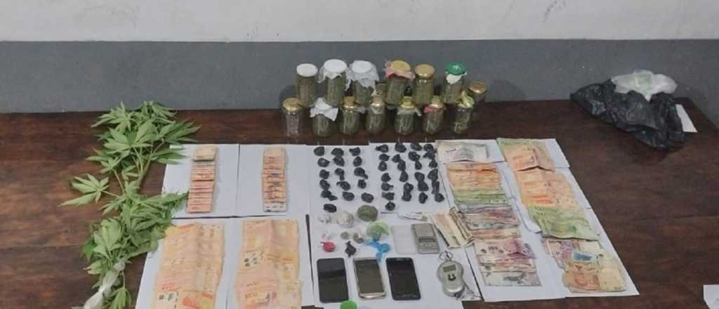 Tres detenidos en San Carlos por vender droga