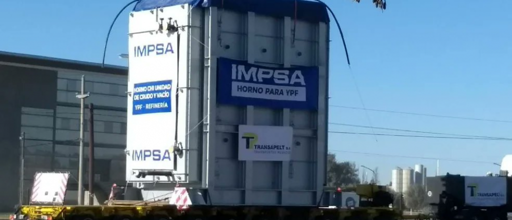 Operativo de tr&aacute;nsito por el traslado de una pieza de IMPSA