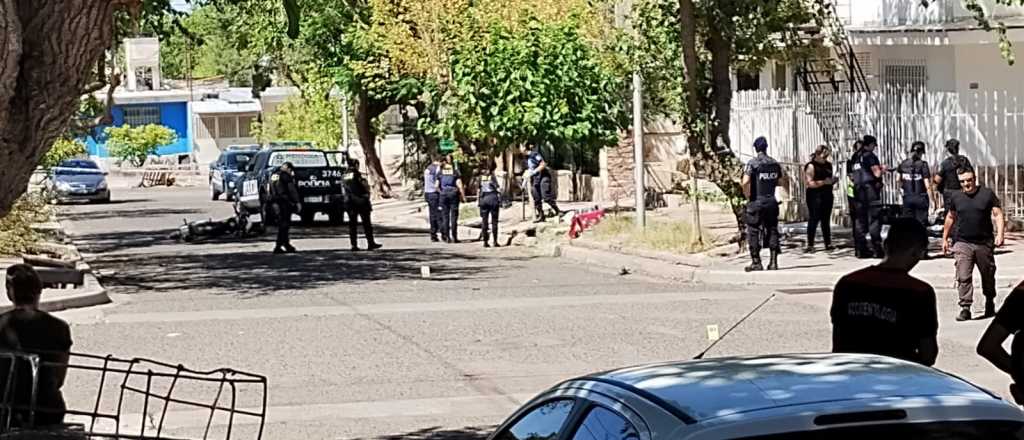Un delivery muri&oacute; al chocar a un m&oacute;vil policial en el barrio Infanta