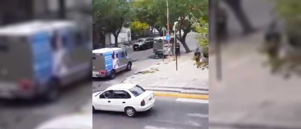 Video: extraño choque de dos camiones de caudales en Guaymallén
