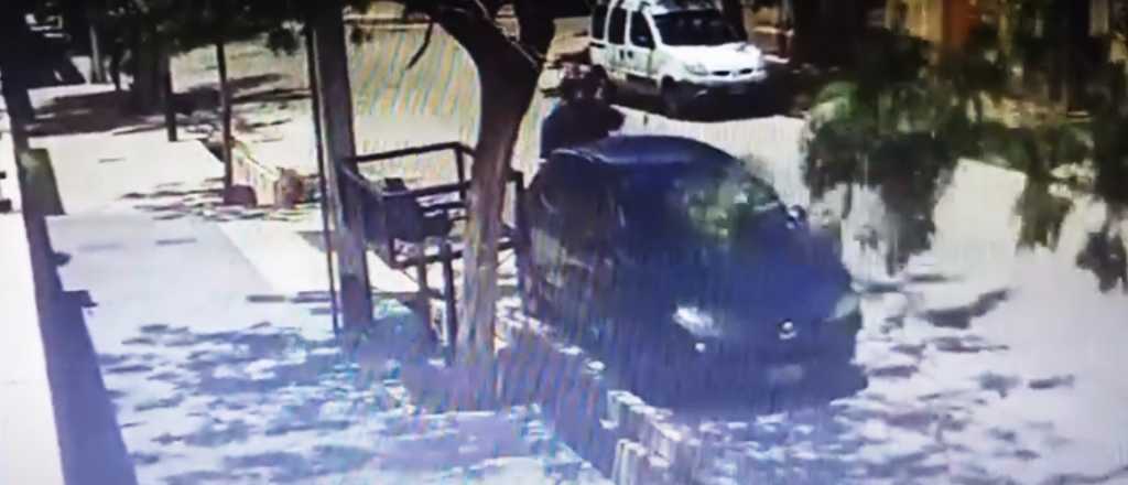 Video: así roban una rueda de auxilio en dos minutos, en Godoy Cruz
