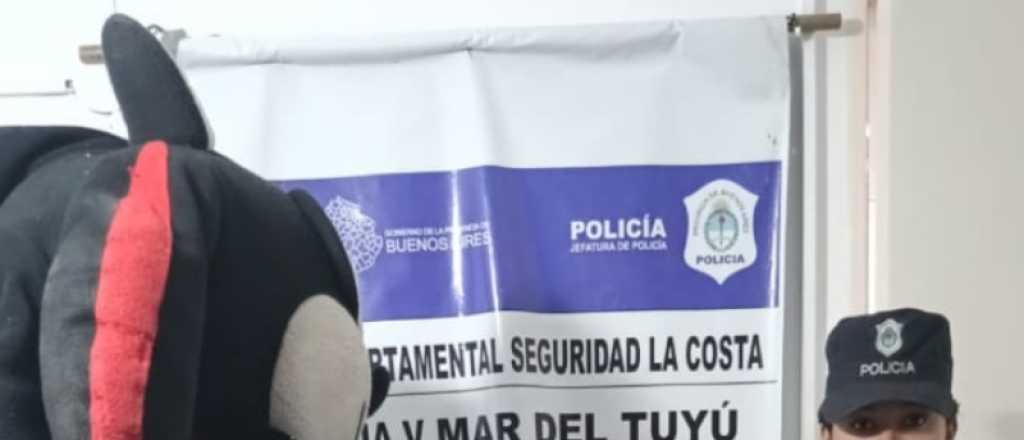 Manose&oacute; a una nena disfrazado de un dibujo animado y lo detuvieron