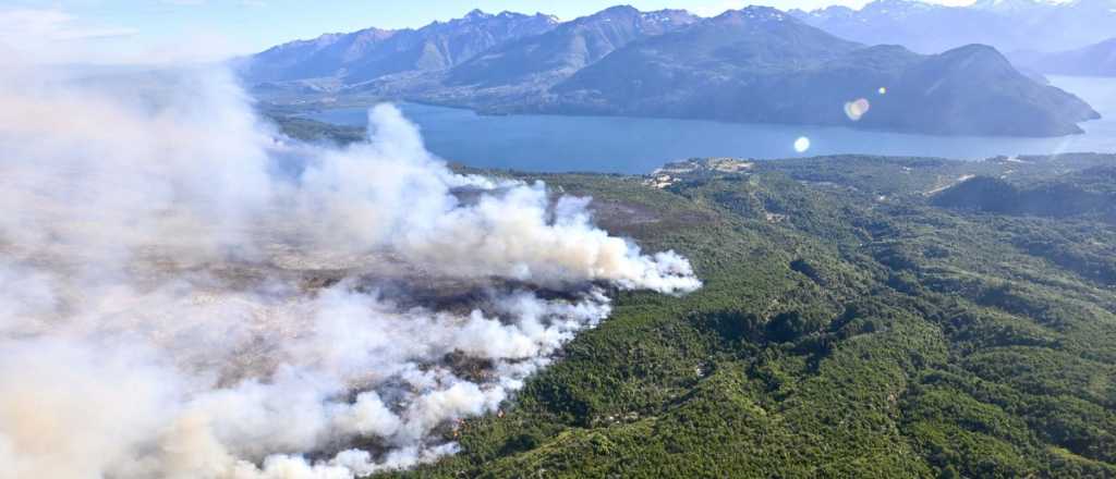El incendio en el Parque Los Alerces ya afecta más de 1.000 hectáreas