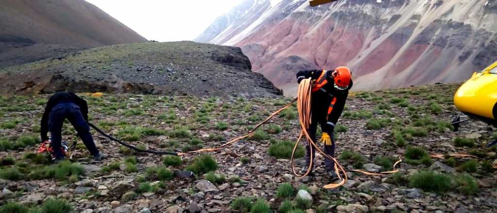 Fotos: así rescataron a un andinista varado en el cerro Tres Hermanos
