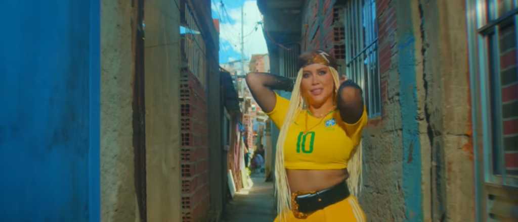 Wanda Nara lanzó su nuevo video musical en el que habla, posa y baila 