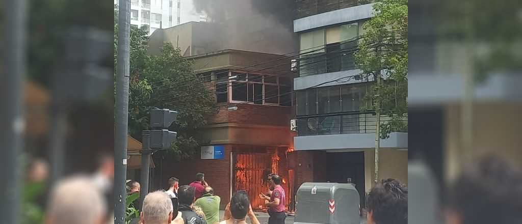 Videos: p&aacute;nico en CABA por la explosi&oacute;n e incendio en un edificio de Edesur