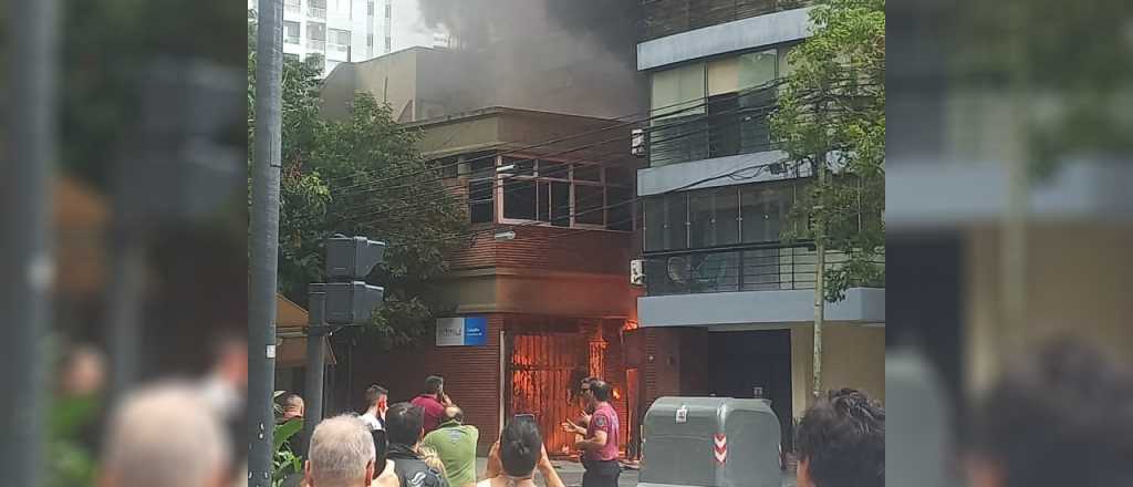 Videos: pánico en CABA por la explosión e incendio en un edificio de Edesur