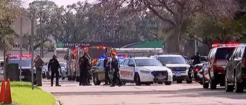 Con un rifle, una mujer dispar&oacute; en una iglesia: varios heridos