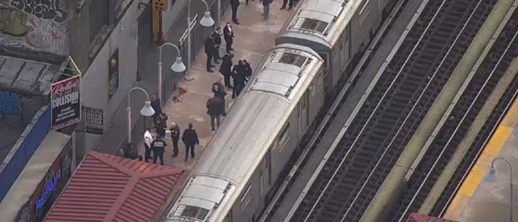 Un muerto y cinco heridos por disparos en la estación del metro del Bronx