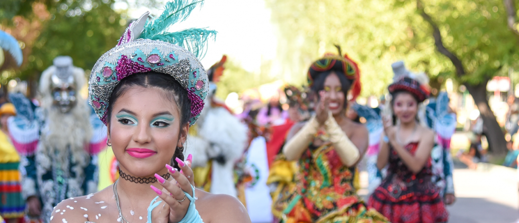 Multitudinario carnaval en Guaymallén: comparsas, música y circo
