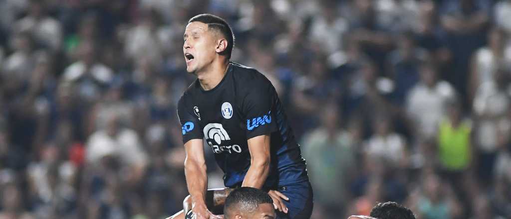 De Paoli en el ojo de la tormenta: silbidos de los hinchas y cruce con el &iacute;dolo