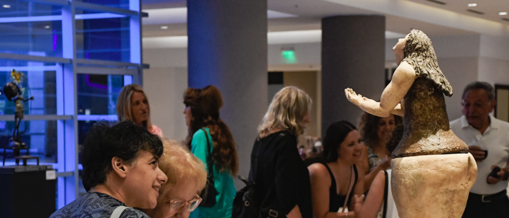 Las esculturas de Rata Guevara y Estela Ortiz Quijano en el Hotel Hilton