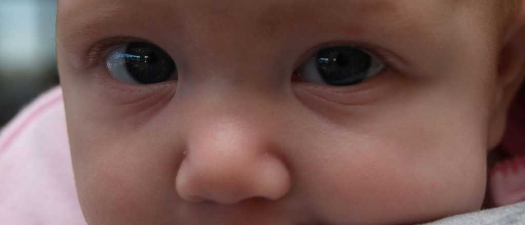 ¿Por qué la foto de un bebé con su placenta se volvió viral?