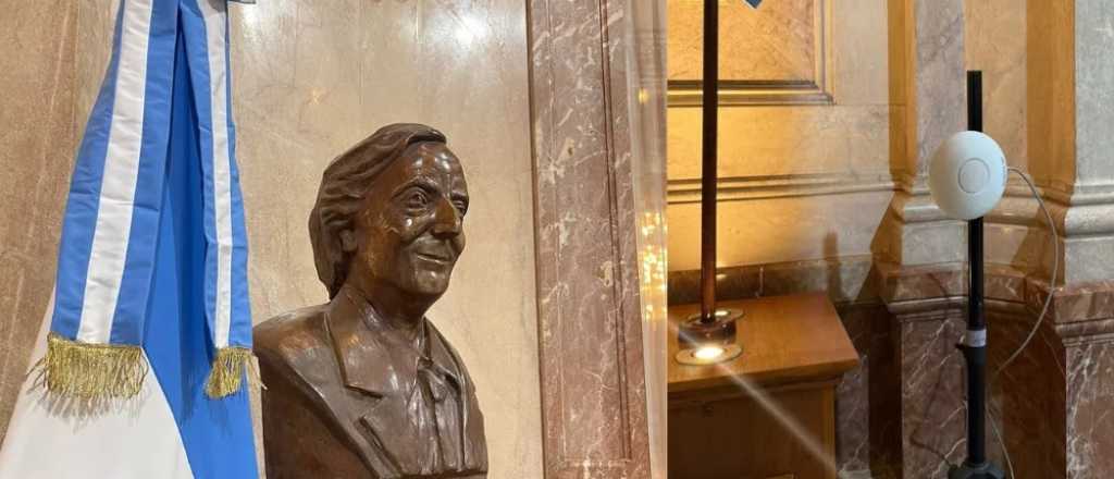 Víctoria Villarruel retiró un busto de Néstor Kirchner del Congreso