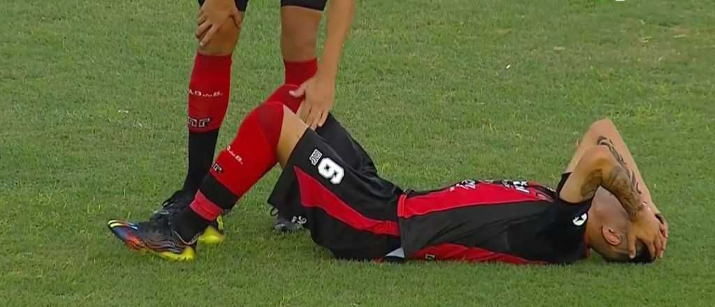 Ins&oacute;lito: un futbolista se lesion&oacute; a los 3 segundos de partido