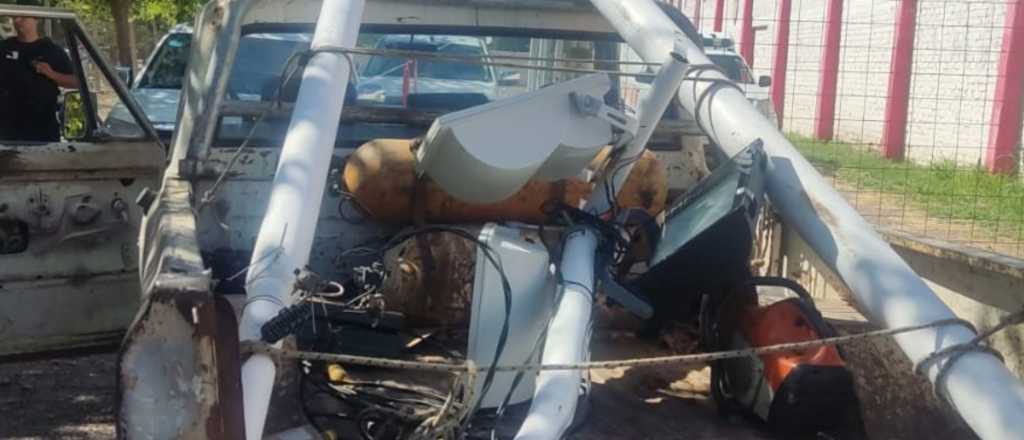 Robaron los postes de luz de la cancha de hockey del club San Martín