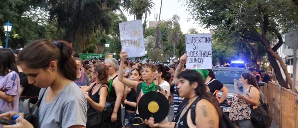 8M: miles de mujeres marcharon por el centro de Mendoza