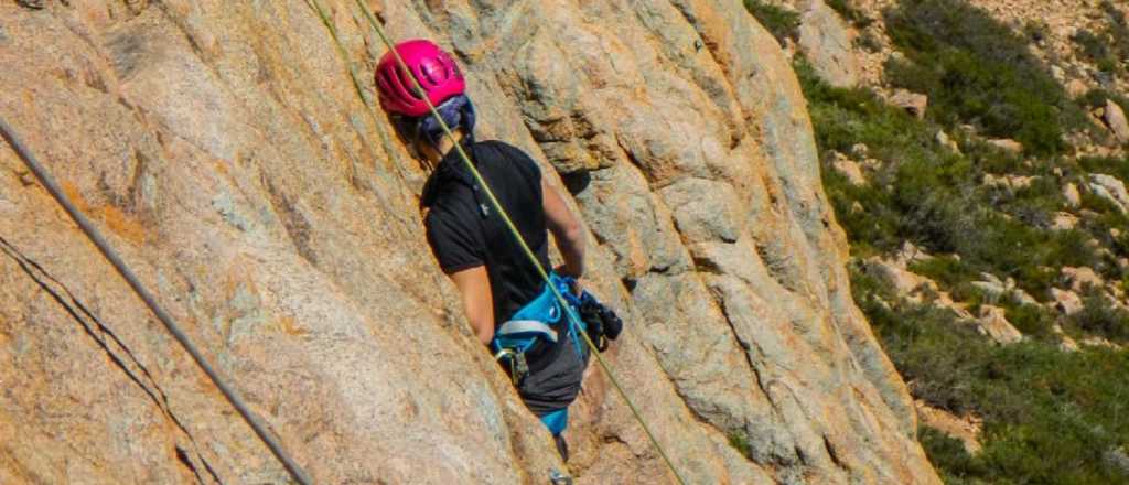 Un turista que escalaba cay&oacute; 20 metros por un acantilado en Tunuy&aacute;n