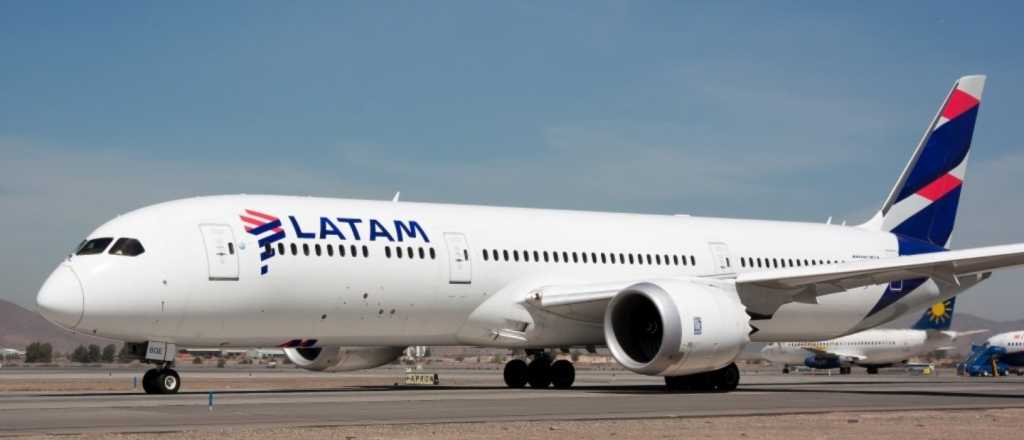 Unos 50 heridos tras un "incidente técnico" en un vuelo de LATAM a Chile