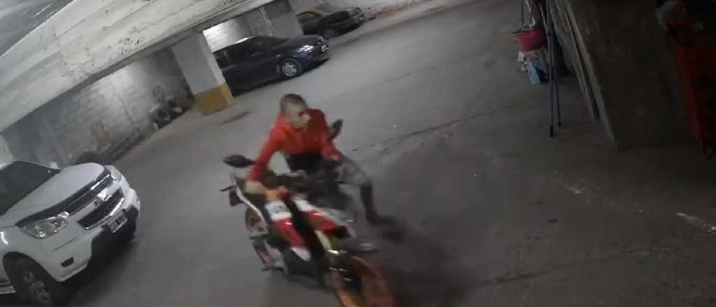 Video: detuvieron a una menor de 14 años por robar una moto en Ciudad
