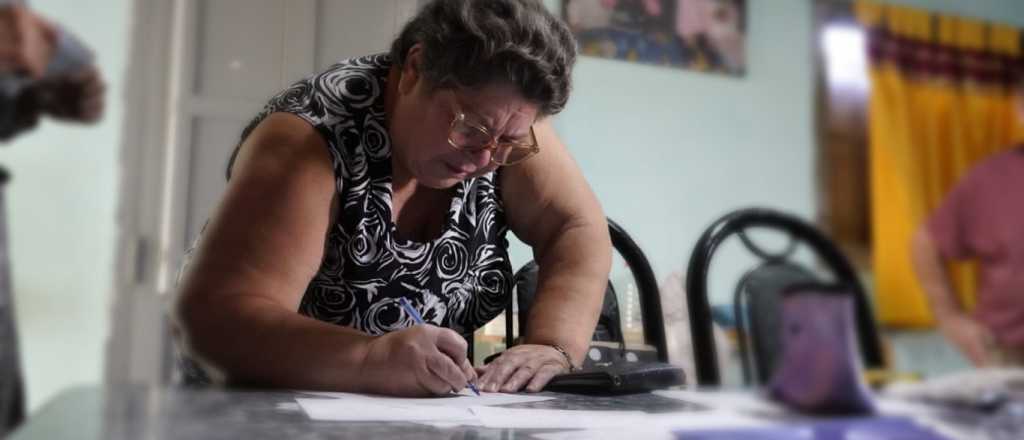 Una vecina jubilada gan&oacute; un auto 0km sorteado por la muni de Las Heras