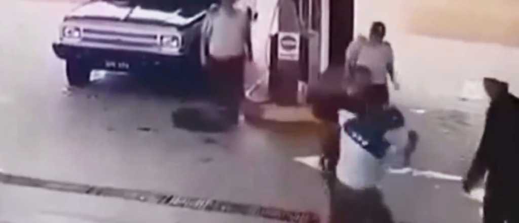 Video: golpeó al playero que no le quiso cargar GNC