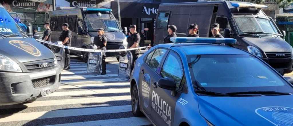 Mega operativo por una falsa toma de rehenes: papel&oacute;n