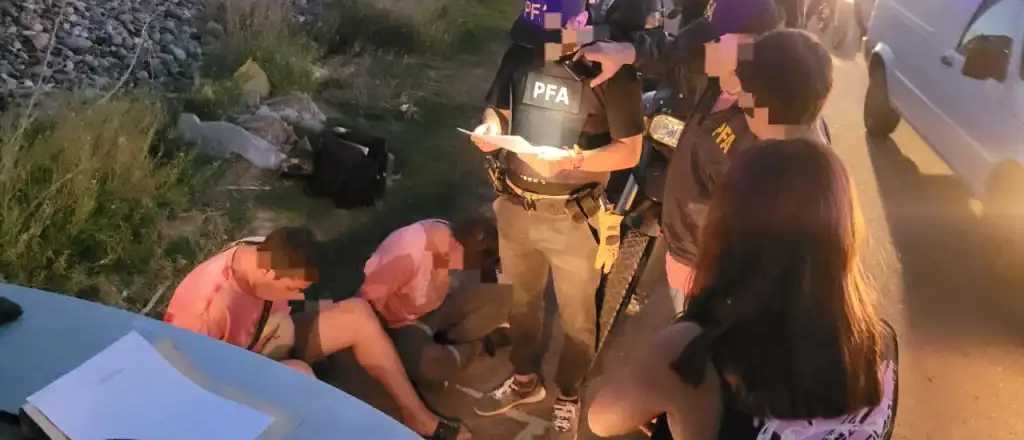 Quisieron escapar con un cargamento millonario de coca&iacute;na y los detuvieron