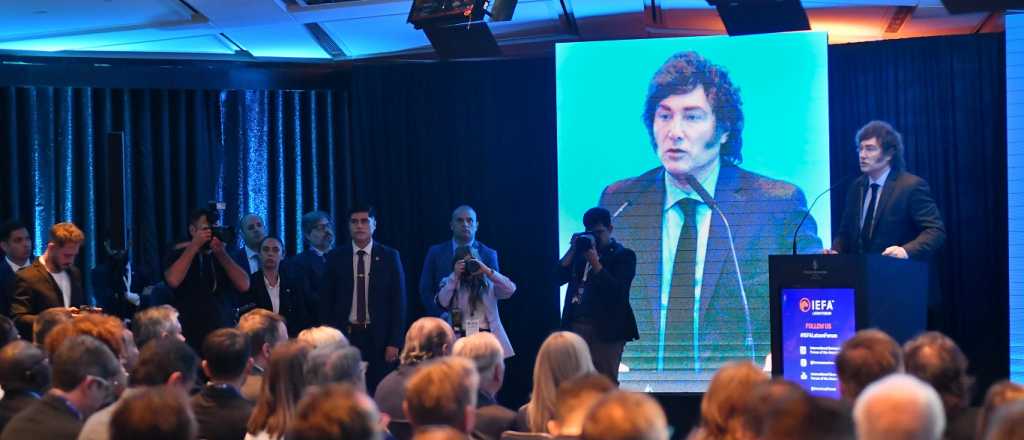 Milei ante empresarios confirm&oacute; que dar&aacute;n de baja a 70 mil estatales