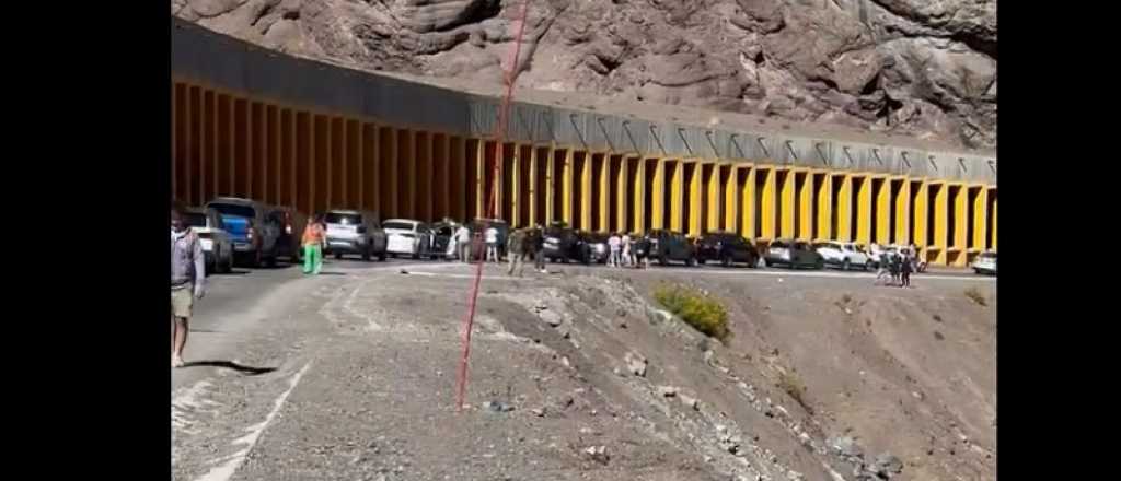 Semana Santa: varios kil&oacute;metros de cola y demoras para cruzar a Chile