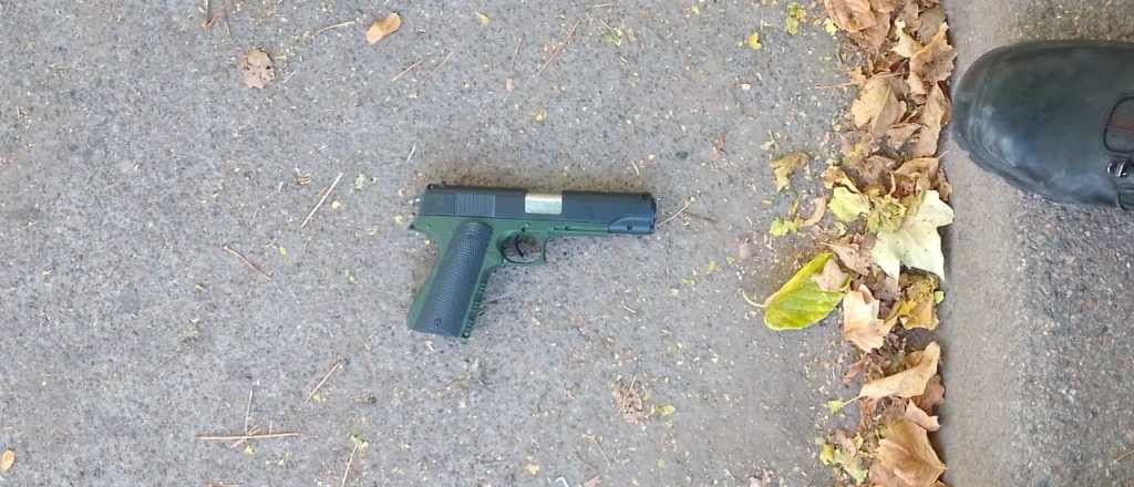 Detuvieron a un joven con una réplica de una 9 milímetros en Ciudad