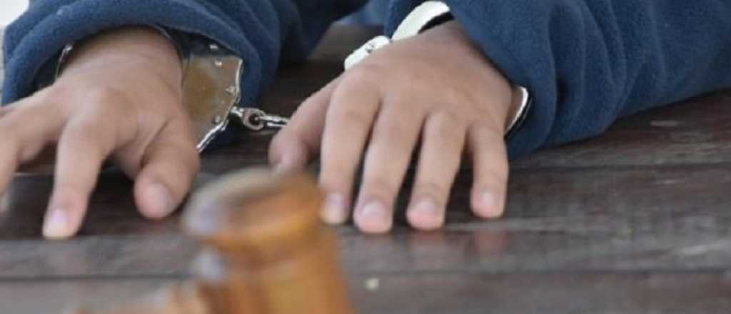 Detuvieron a un joven de 14 años con una réplica de revólver en Maipú