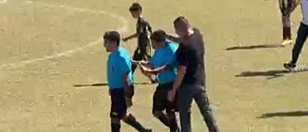 Video: cobarde agresión a un árbitro en un partido de inferiores en Beltrán