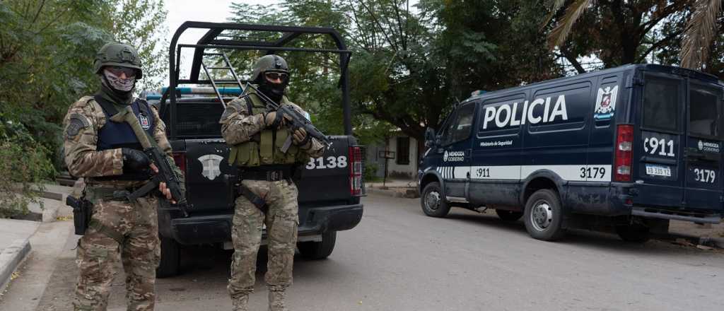 Siete detenidos, armas, granadas y drogas en allanamientos en Las Heras