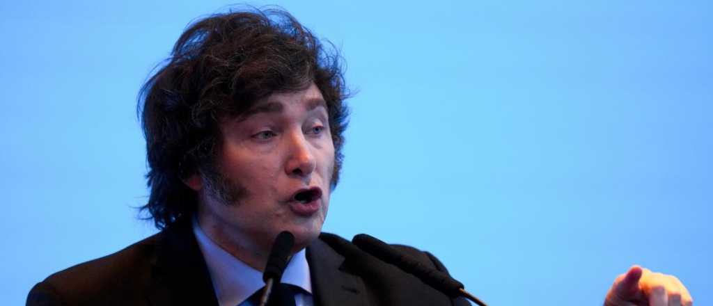 Milei volvió a rechazar la vacuna del dengue y liquidó a Lousteau: "Mediocre"