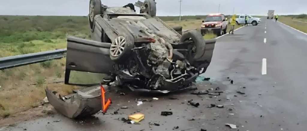 Ven&iacute;an de vacaciones a Mendoza y volcaron en la ruta