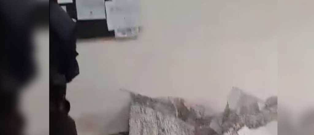 Video: se cayó el techo de una comisaría en La Paz