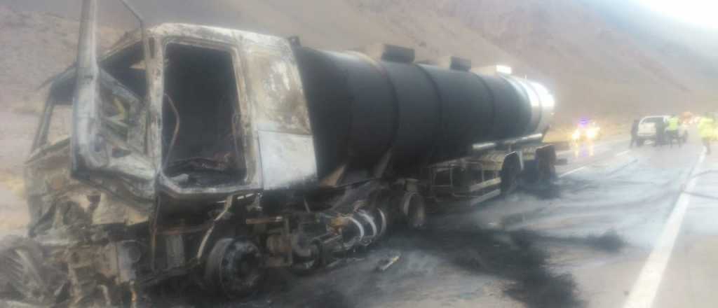 Video: explot&oacute; un cami&oacute;n en la ruta 7 a la altura de Punta de Vacas