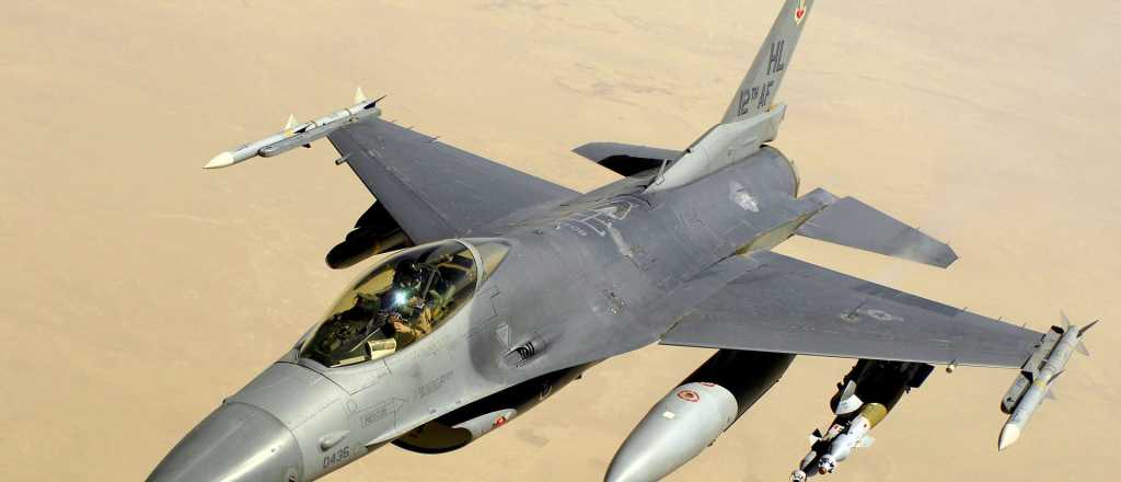 Historia y datos clave de los aviones caza F-16 que Argentina compró a Dinamarca