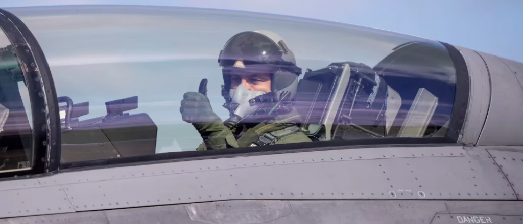 La imperdible canci&oacute;n de "Polito" para Petri y Sperdutti: "Vuela, vuela"