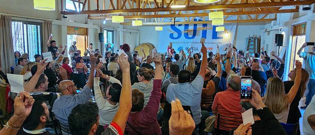 El SUTE acept&oacute; la oferta salarial: as&iacute; quedar&aacute;n los sueldos de los docentes