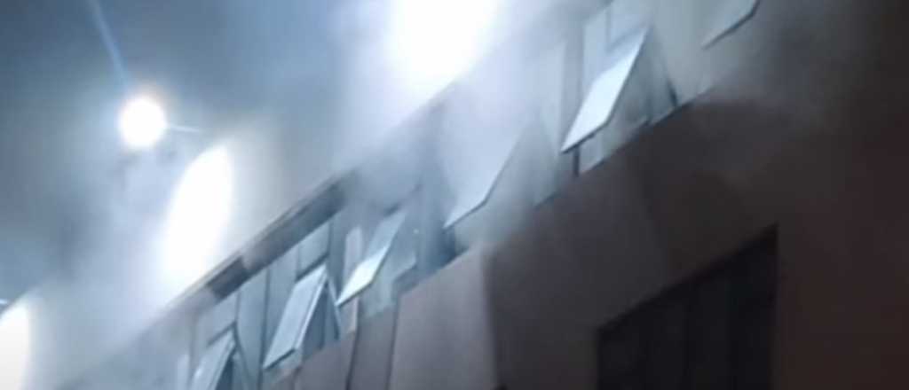 Videos: se incendió un edificio donde funciona la sede central del Conicet